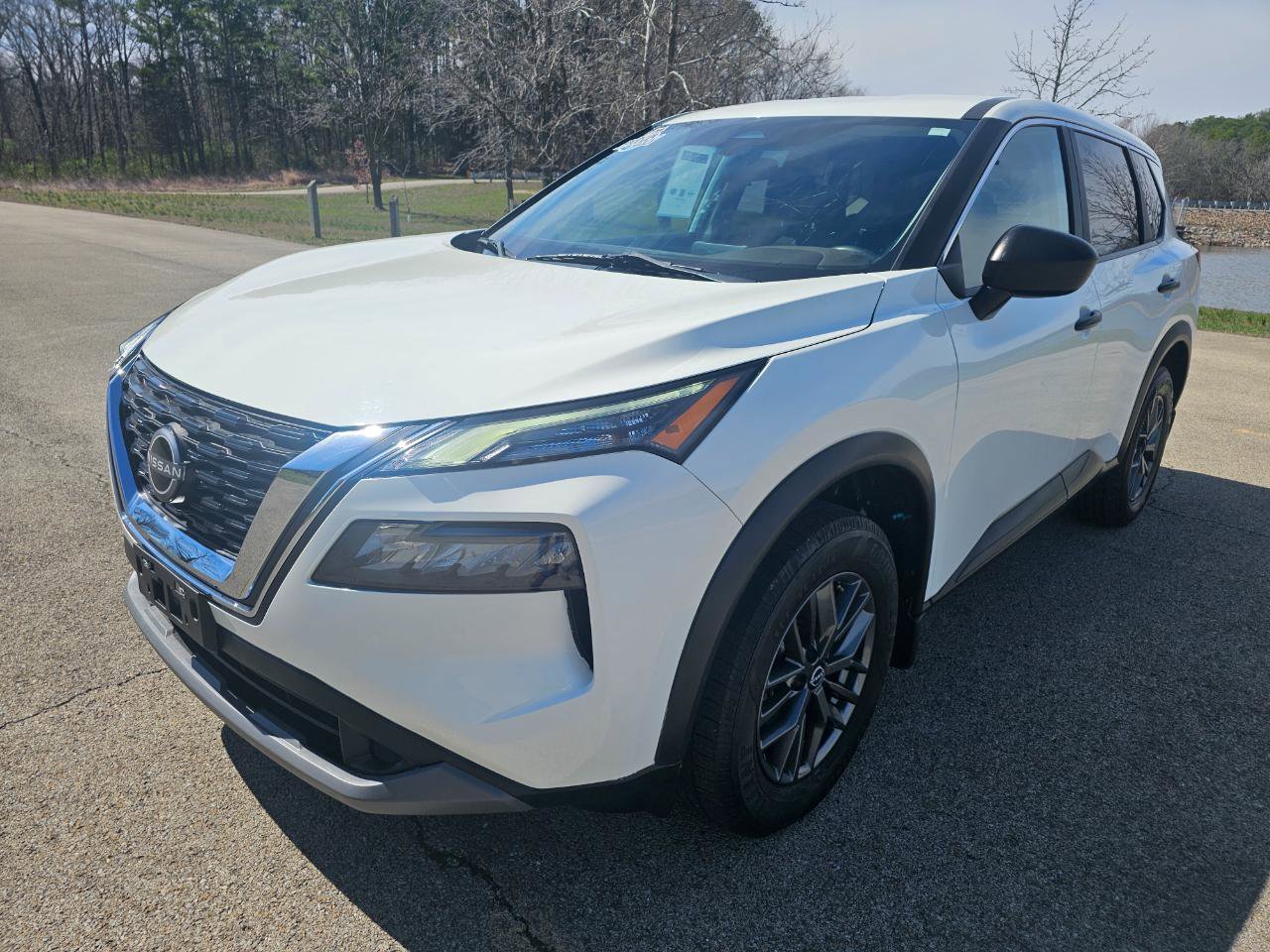 Used 2023 Nissan Rogue S image 12