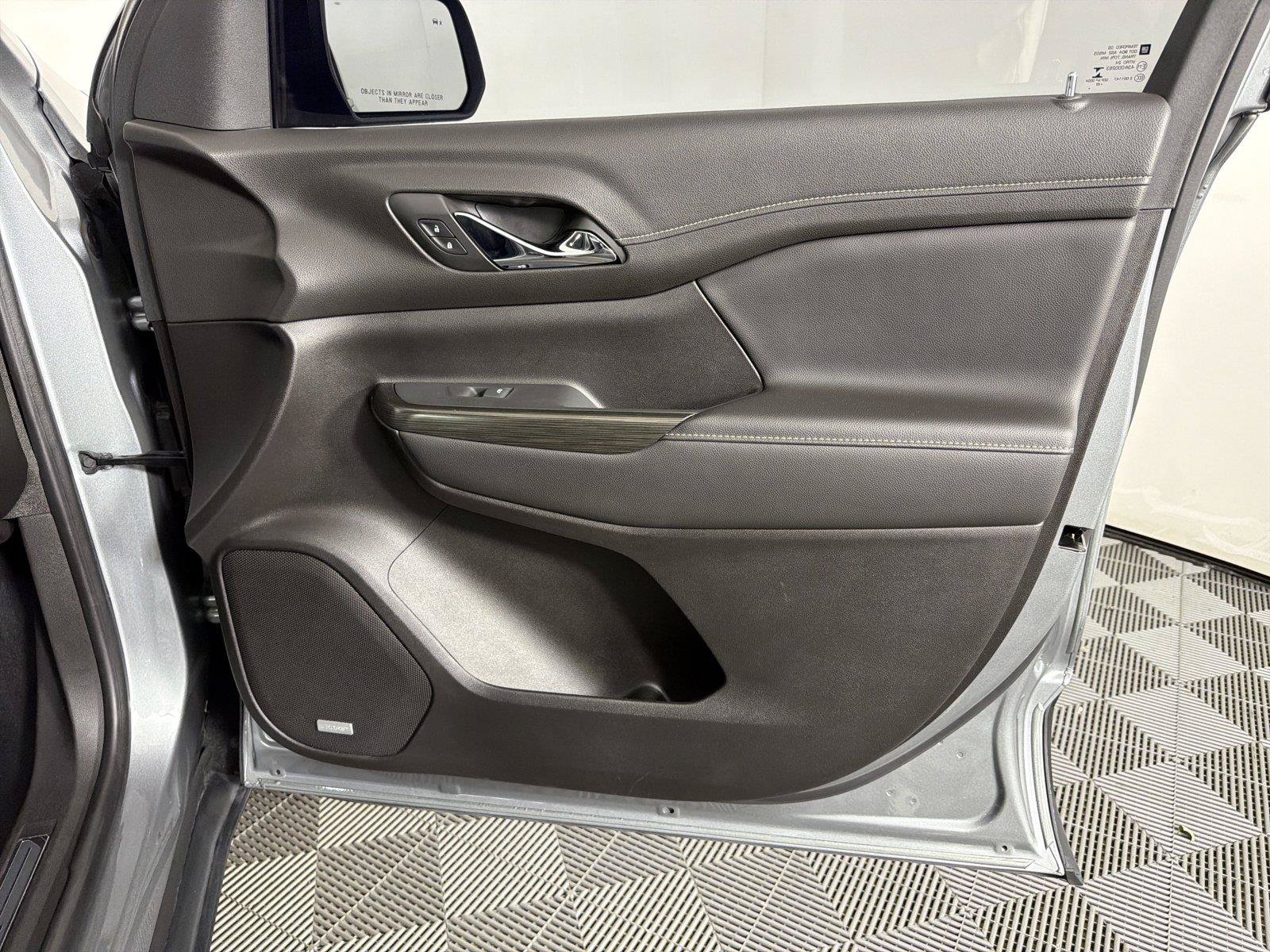 Certified 2023 GMC Acadia SLT w/ Elevation Edition FWD image 12