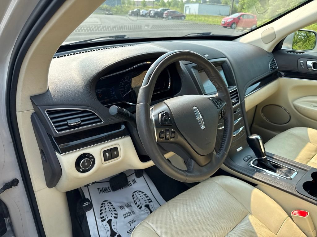 Used 2019 Lincoln MKT AWD image 26