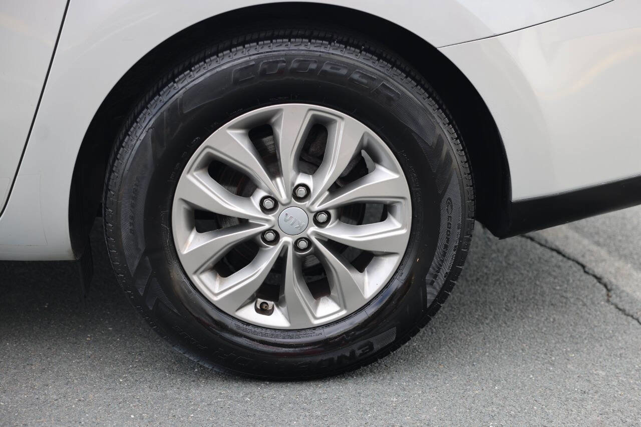 Used 2019 Kia Sedona L FWD image 26