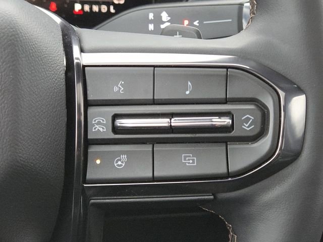 Used 2025 GMC Acadia AT4 w/ Luxury Package image 15