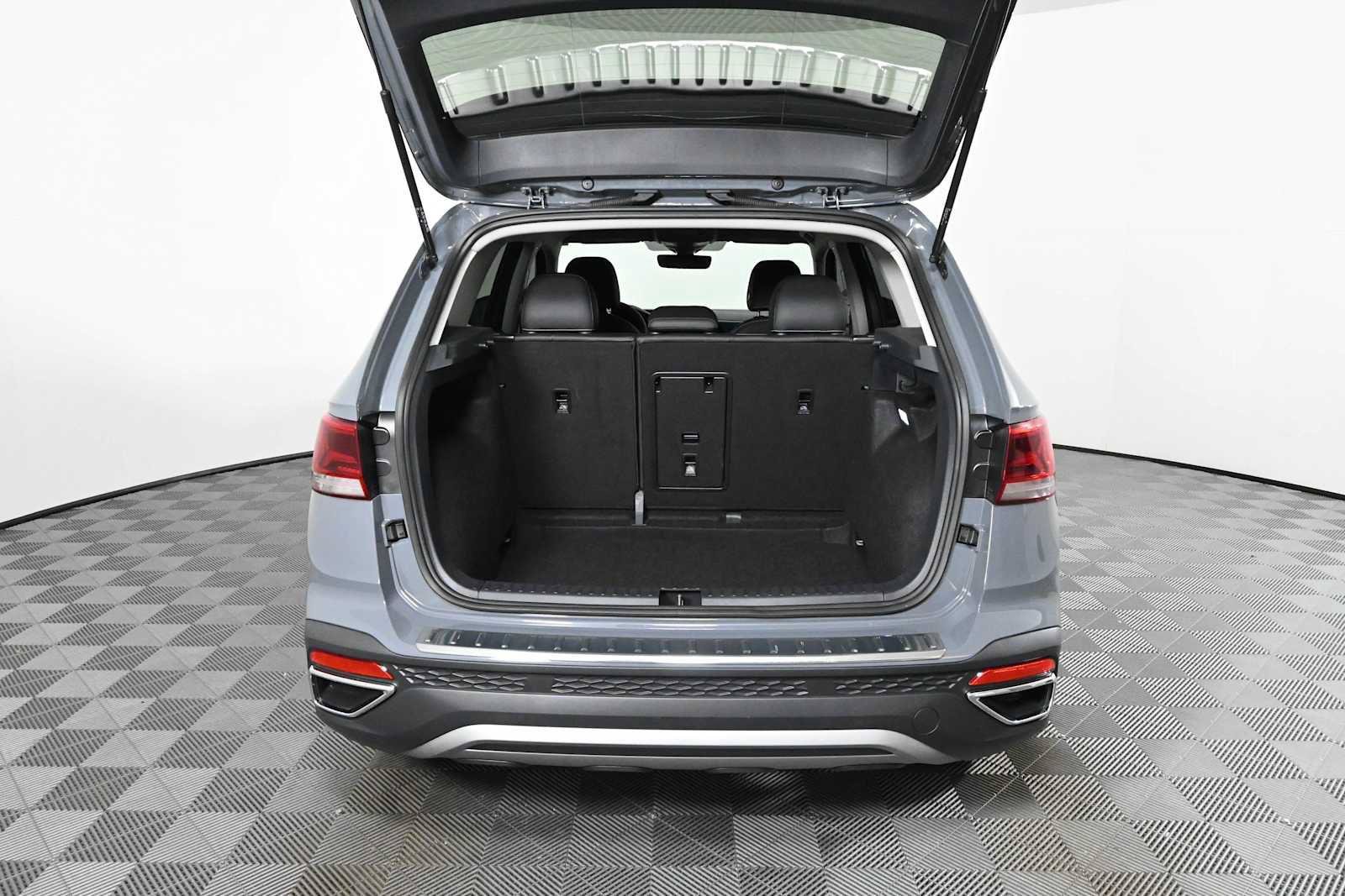 Certified 2024 Volkswagen Taos SE FWD image 7
