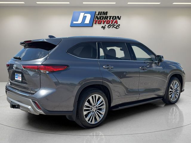 Used 2023 Toyota Highlander Platinum FWD image 5