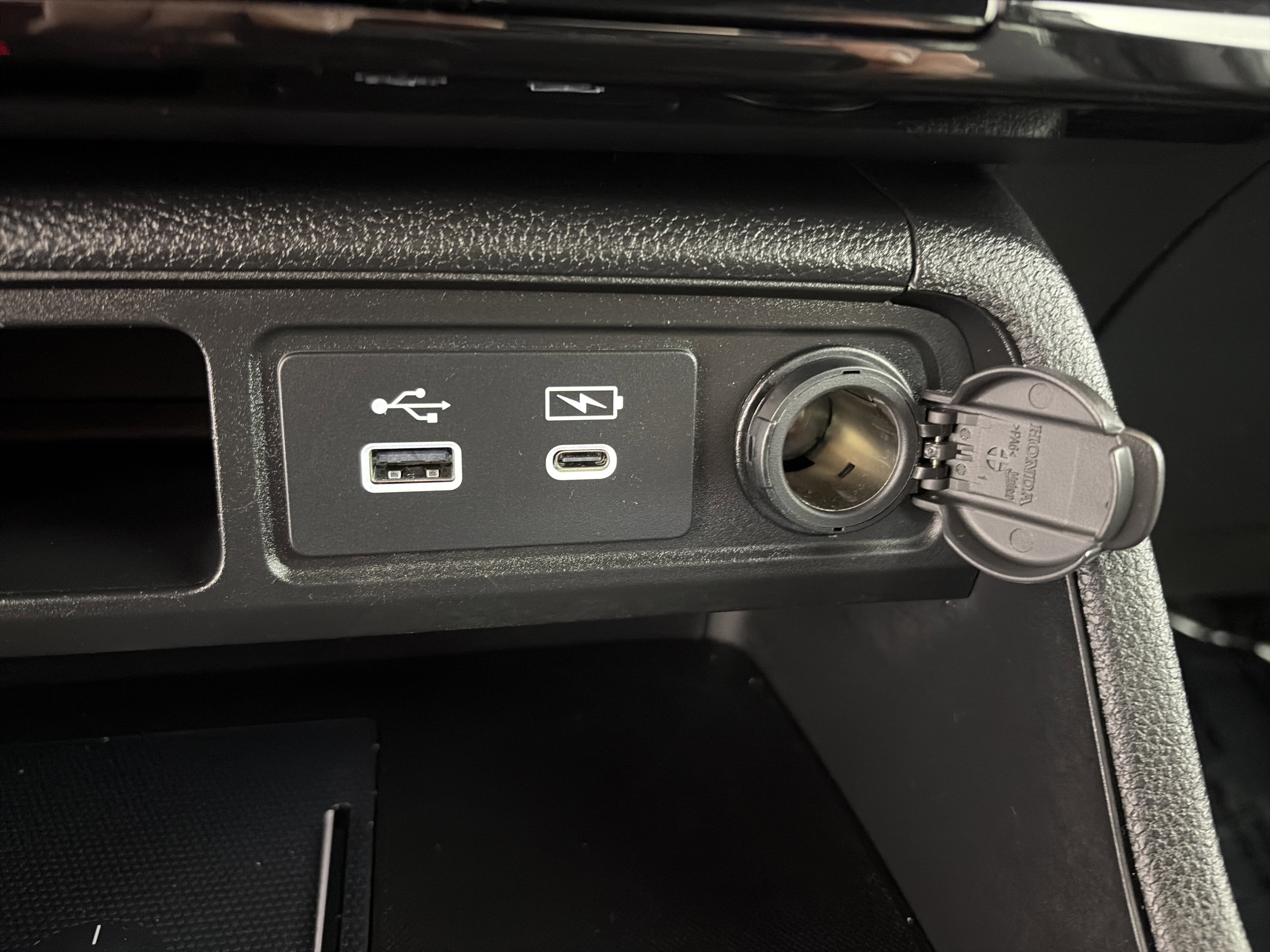 Used 2025 Honda Pilot TrailSport image 35