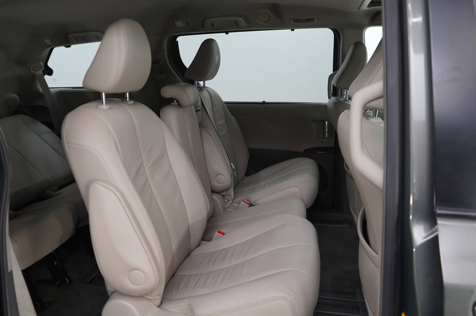 Used 2012 Toyota Sienna XLE image 11