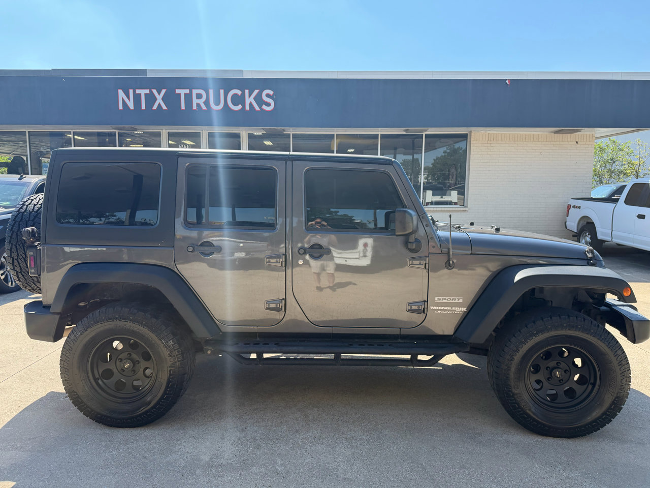 Used 2018 Jeep Wrangler Unlimited Sport w/ Connectivity Group image 6