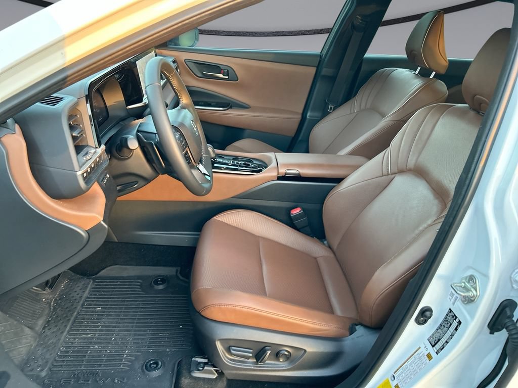 Used 2025 Toyota Crown Signia AWD/4WD image 11