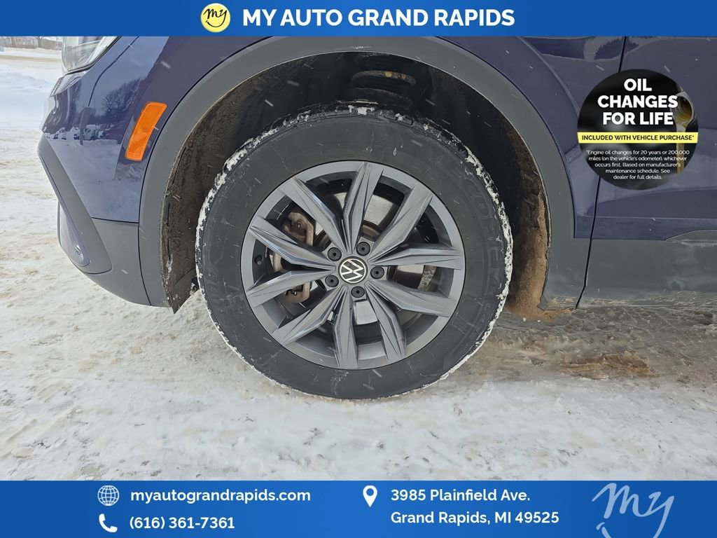 Used 2023 Volkswagen Tiguan SE w/ Panoramic Sunroof Package image 32