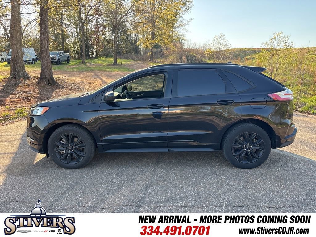 Used 2022 Ford Edge SE w/ Black Appearance Package image 4