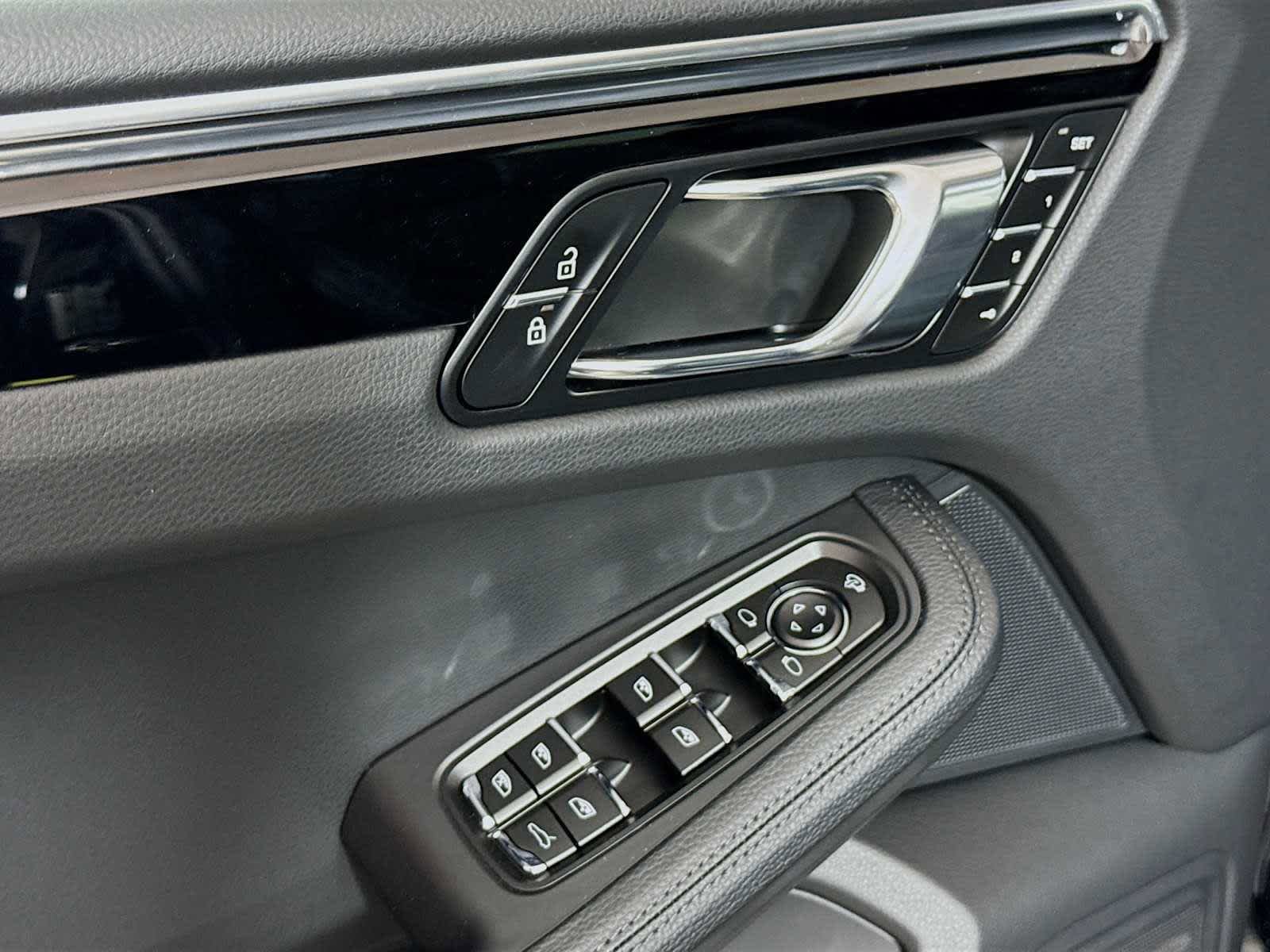 New 2025 Porsche Macan AWD/4WD image 15