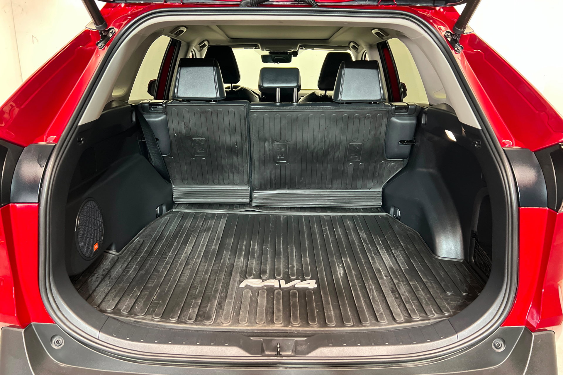 Used 2023 Toyota RAV4 Limited AWD/4WD image 23