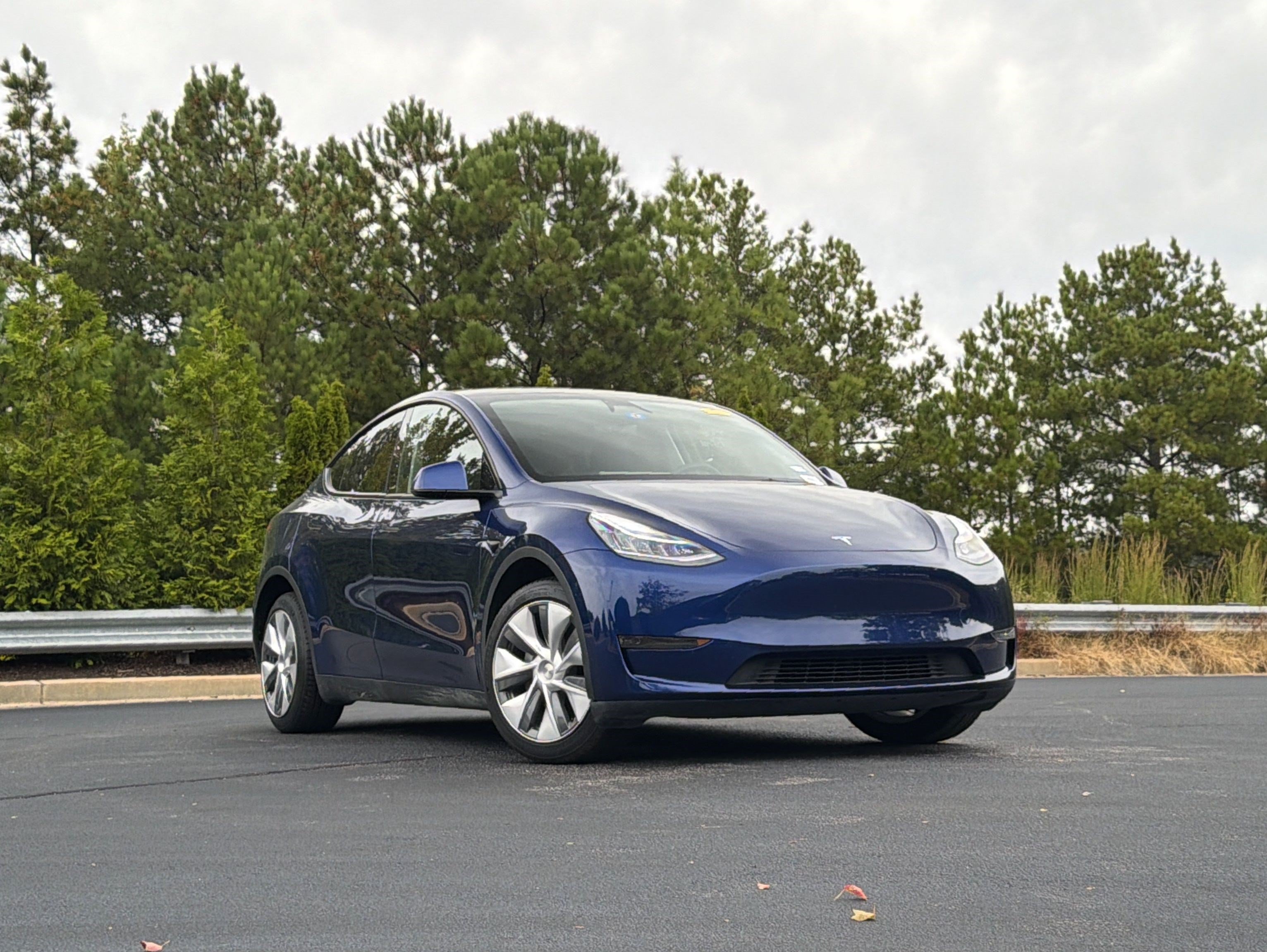 Used 2023 Tesla Model Y Long Range AWD/4WD image 2