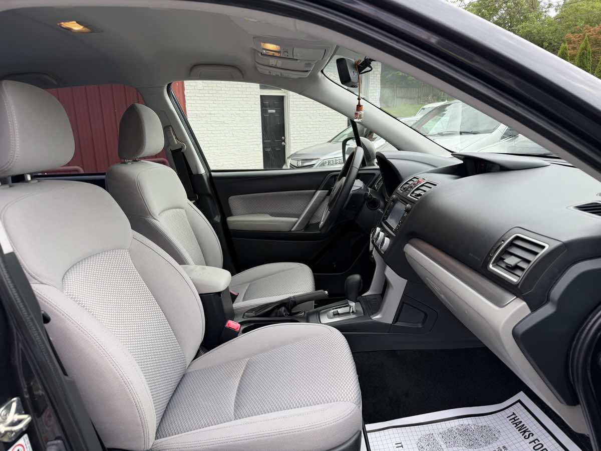 Used 2017 Subaru Forester 2.5i w/ Alloy Wheel Package AWD/4WD image 10