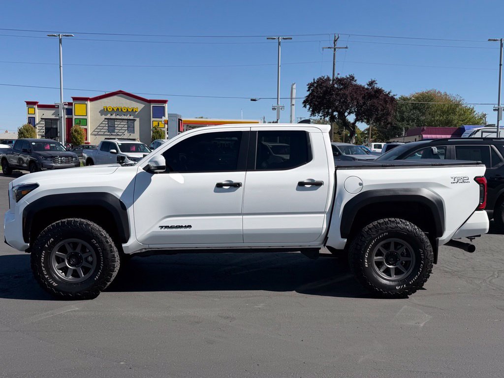 Used 2024 Toyota Tacoma TRD Off-Road AWD/4WD image 6