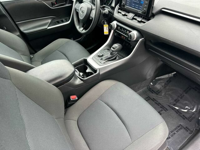 Used 2021 Toyota RAV4 LE AWD/4WD image 19
