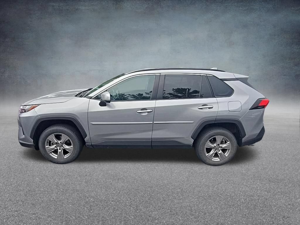 Used 2022 Toyota RAV4 XLE AWD/4WD image 4