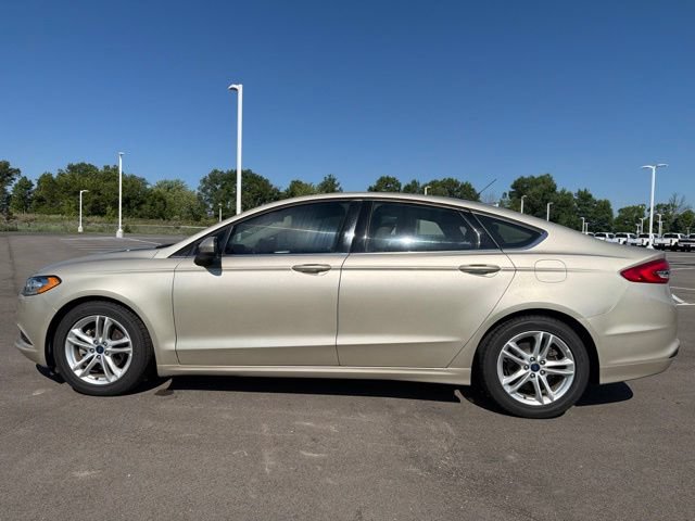Used 2018 Ford Fusion SE w/ Fusion SE Technology Package FWD image 12