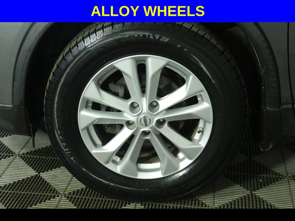 Used 2015 Nissan Rogue SV w/ SV Premium Package image 4