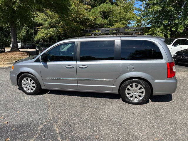 Used 2016 Chrysler Town & Country Touring FWD image 8