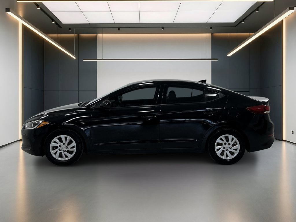 Used 2017 Hyundai Elantra SE FWD image 2