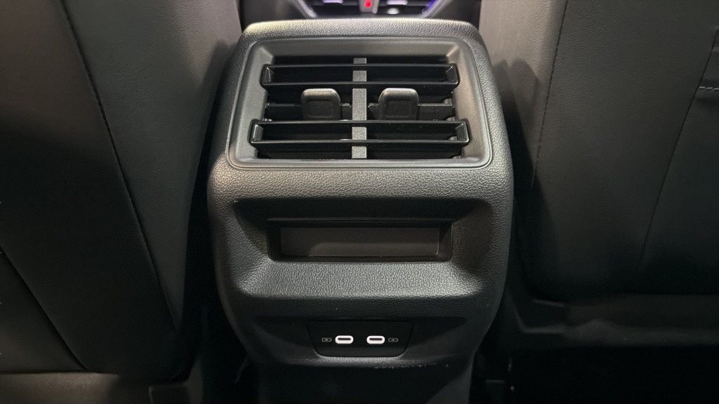 Certified 2025 Volkswagen Tiguan SE R-Line AWD/4WD image 32
