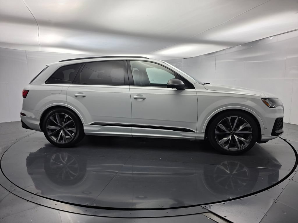 Used 2023 Audi SQ7 Prestige w/ Prestige Package AWD/4WD image 3