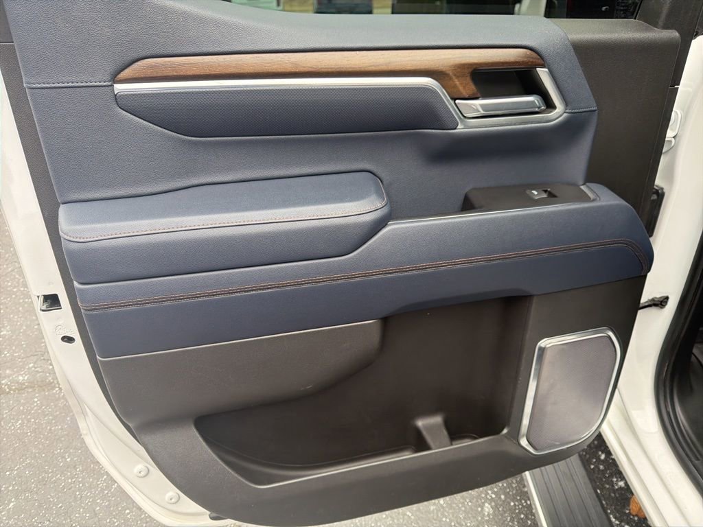 Used 2022 Chevrolet Silverado 1500 High Country w/ High Country Premium Package image 10