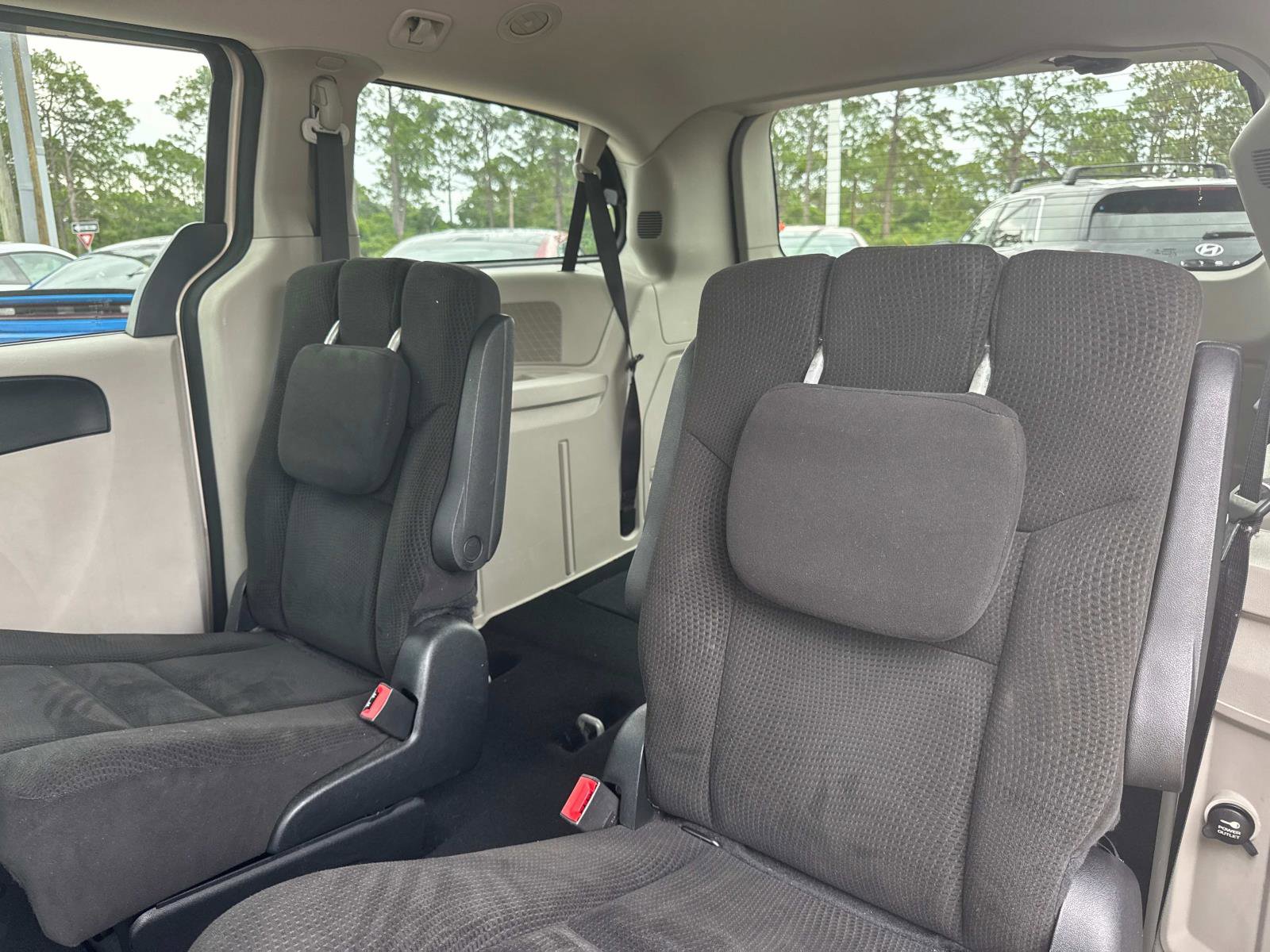 Used 2015 Dodge Grand Caravan SXT FWD image 12