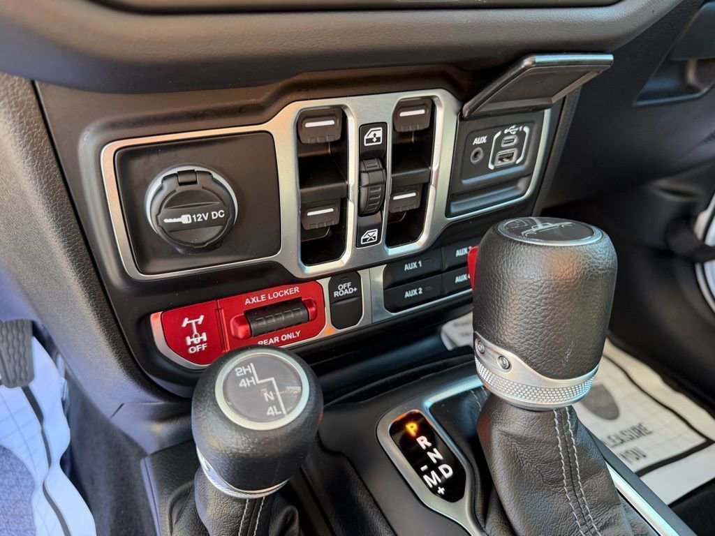 Used 2025 Jeep Gladiator Mojave w/ Convenience Group image 25