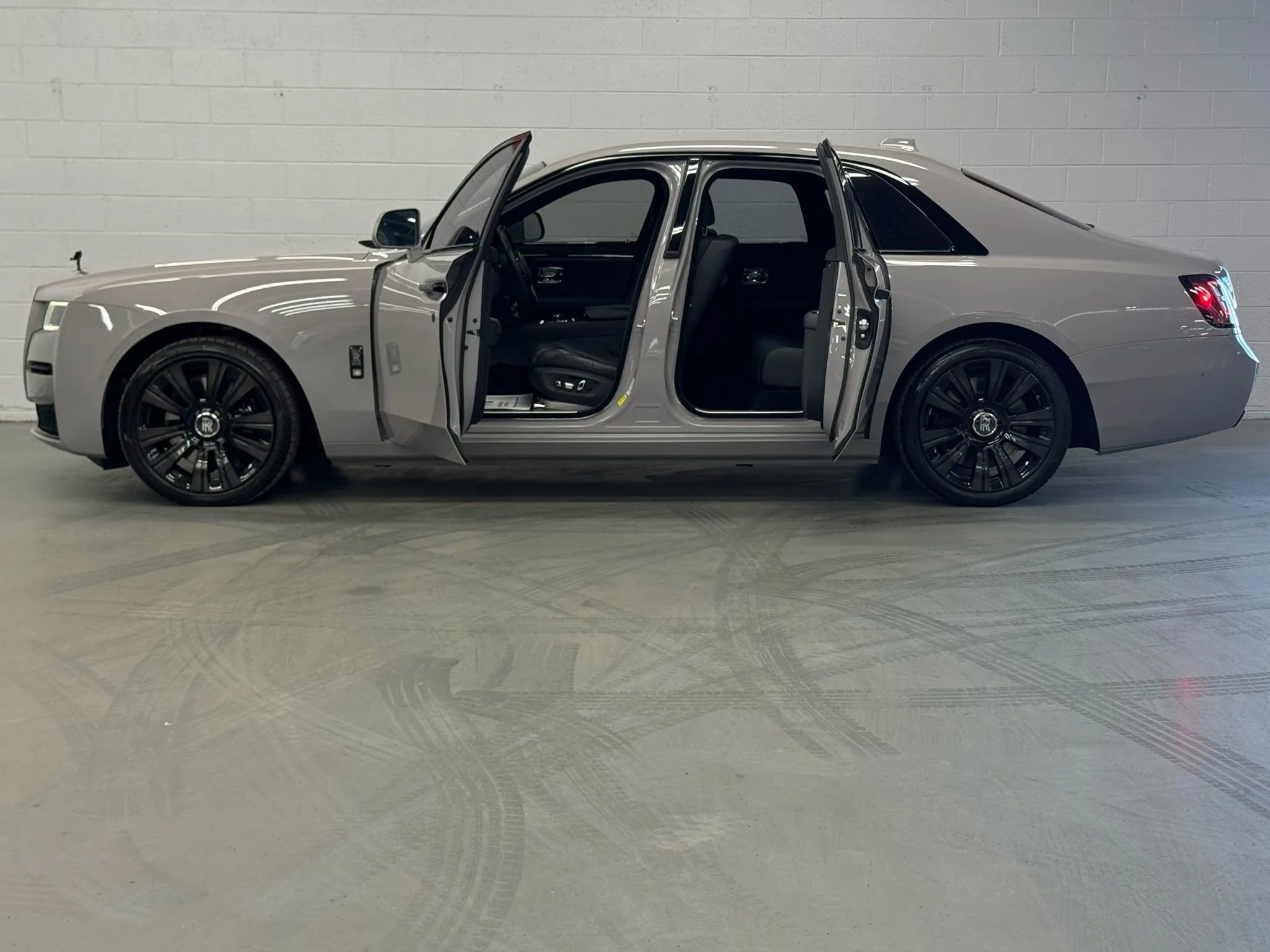 Used 2022 Rolls-Royce Ghost image 9