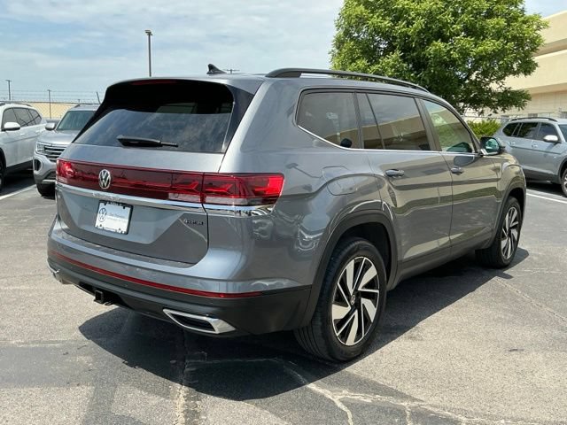 Used 2025 Volkswagen Atlas SE AWD/4WD image 3