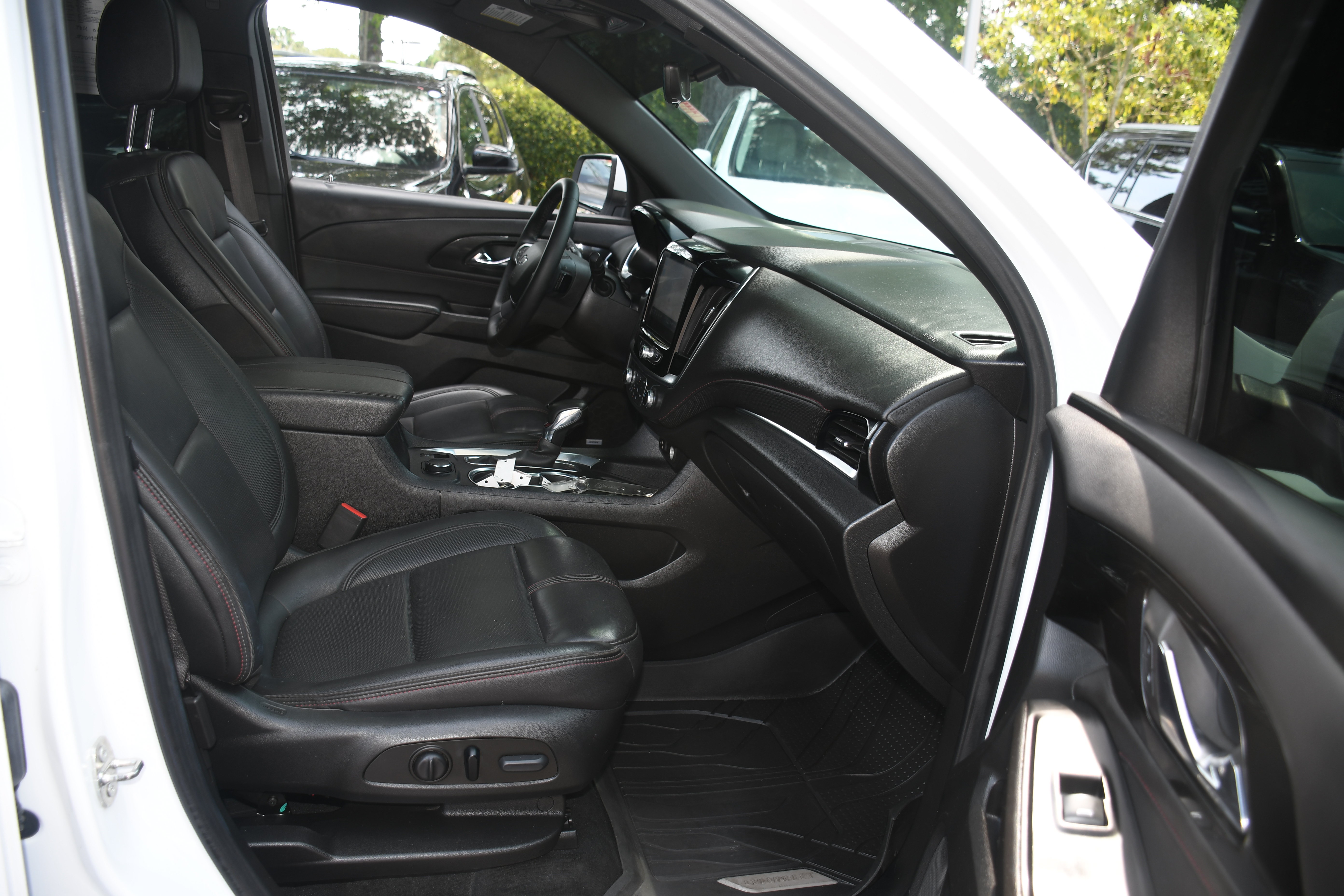Used 2023 Chevrolet Traverse RS w/ LPO, Floor Liner Package AWD/4WD image 25