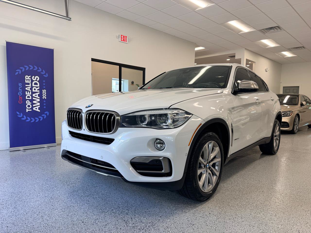 Used 2019 BMW X6 xDrive35i w/ Premium Package AWD/4WD image 3