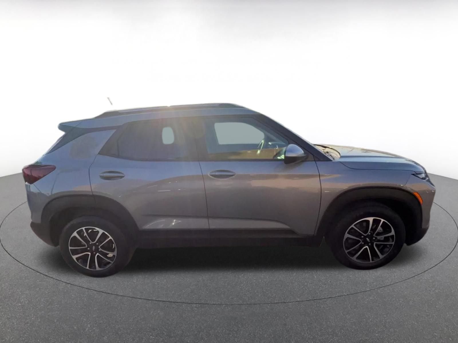 Used 2025 Chevrolet TrailBlazer LT FWD image 16