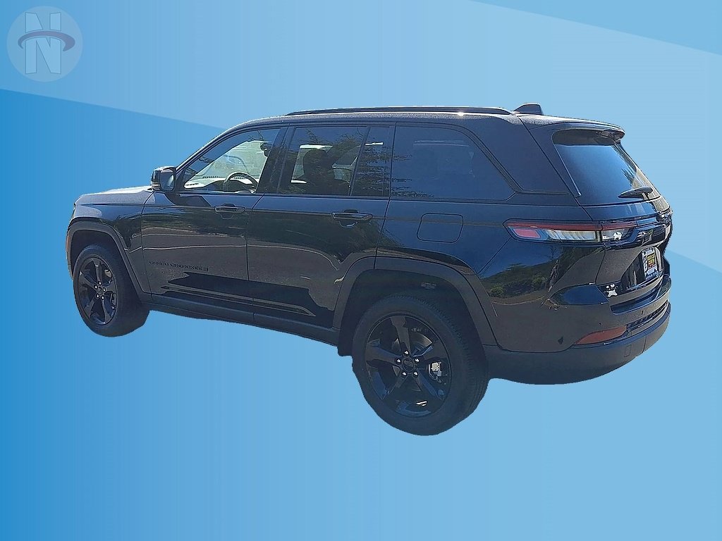 Used 2024 Jeep Grand Cherokee Altitude AWD/4WD image 6
