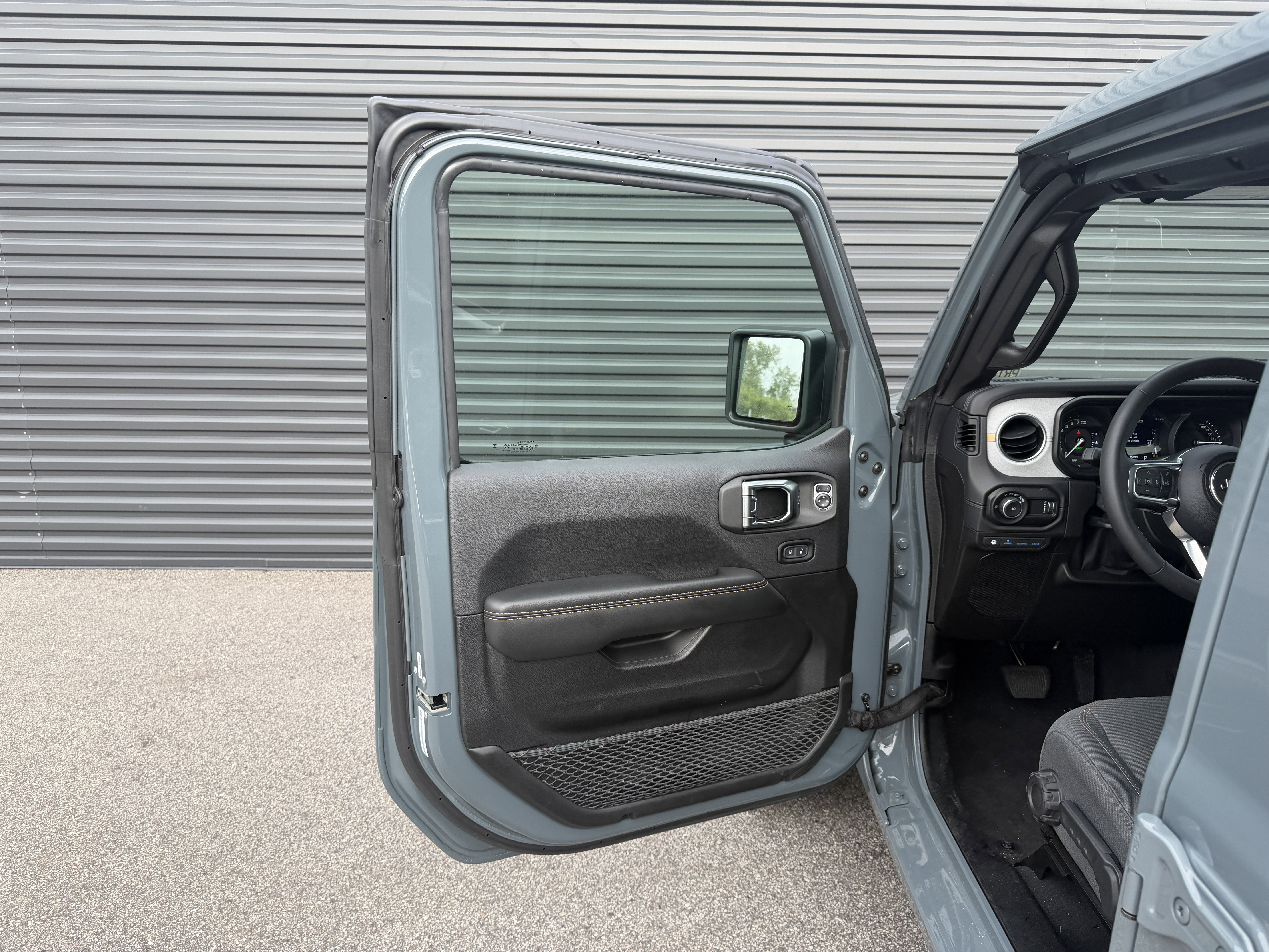 Used 2025 Jeep Wrangler Unlimited Sahara w/ Safety Group image 18