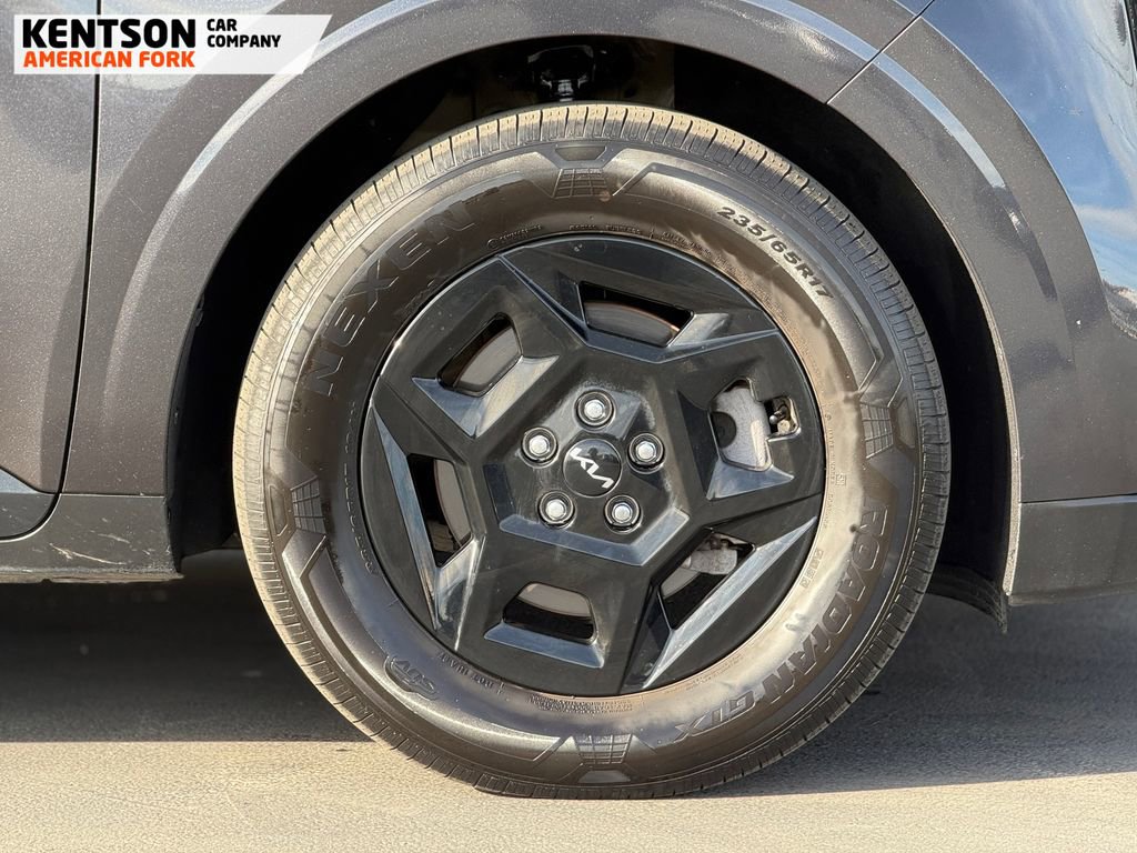 Used 2025 Kia Carnival image 17