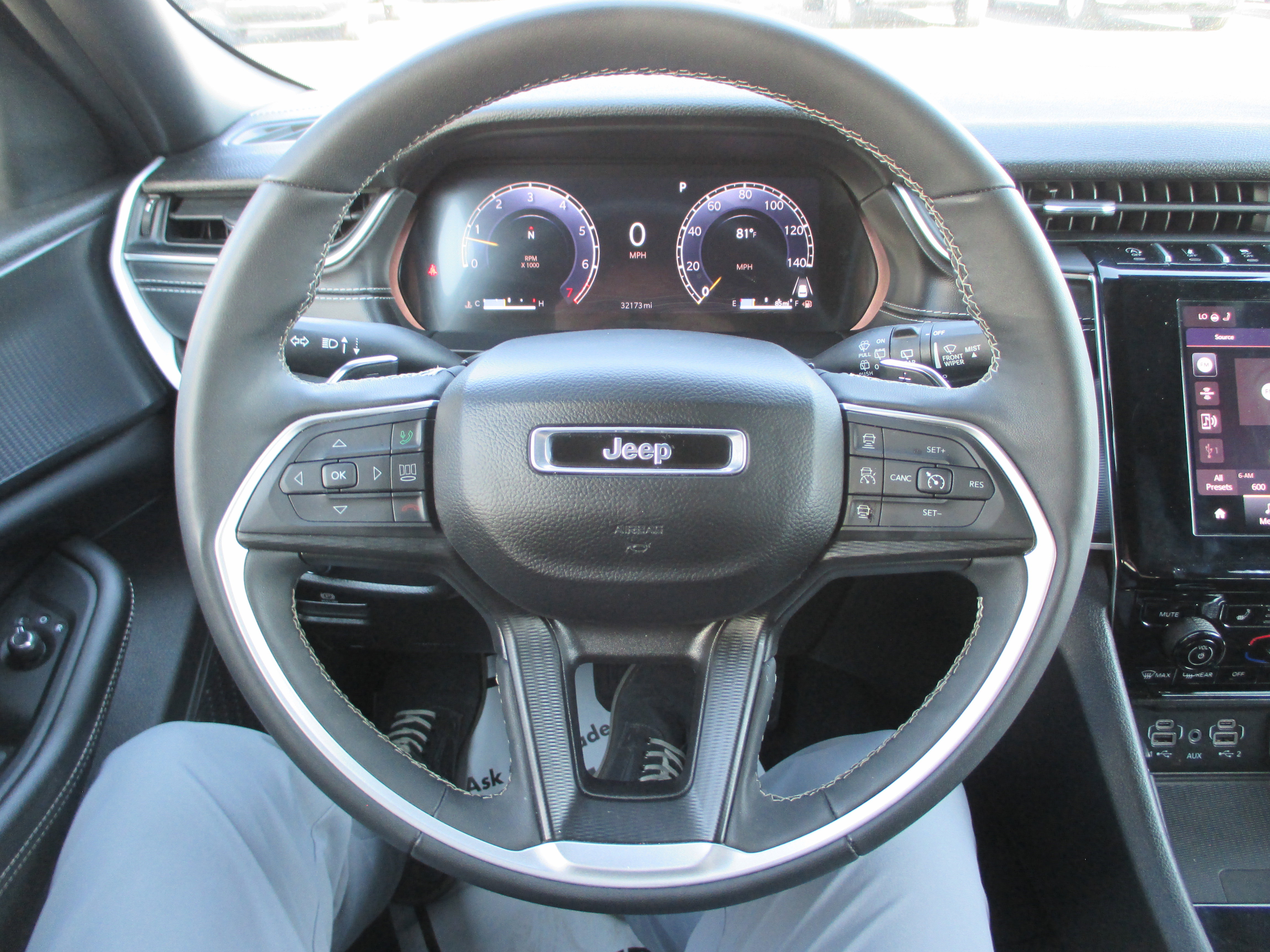 Used 2024 Jeep Grand Cherokee L Laredo image 18
