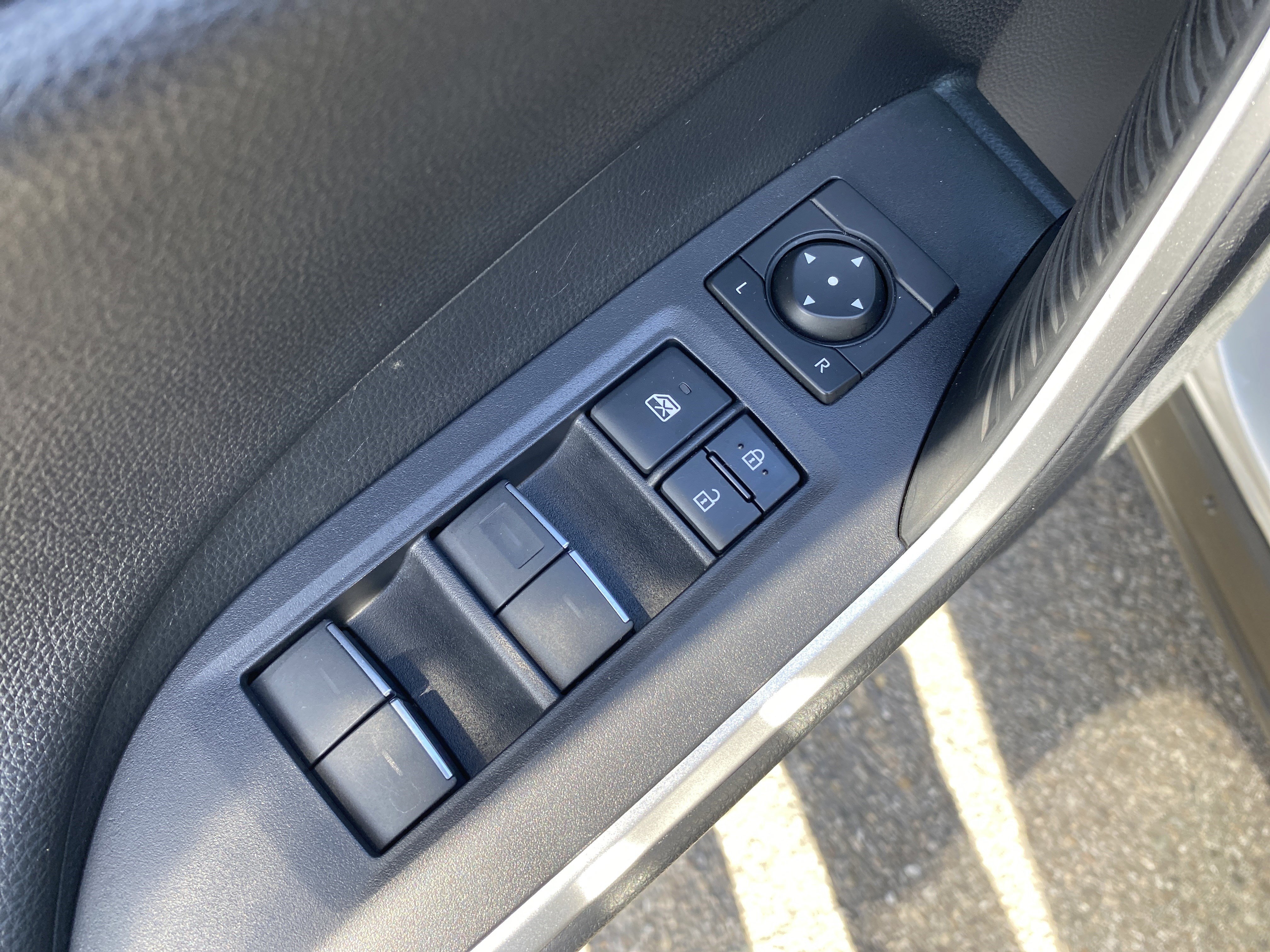 Used 2022 Toyota RAV4 Limited image 18