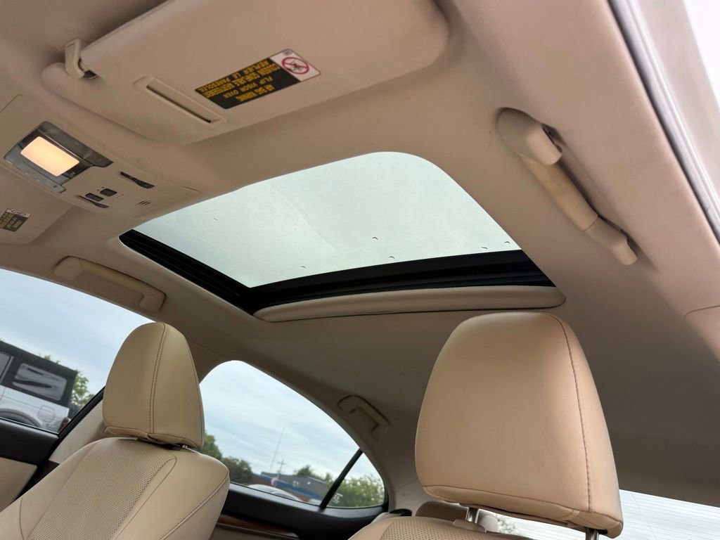 Used 2017 Lexus ES 300h w/ Luxury Package FWD image 13