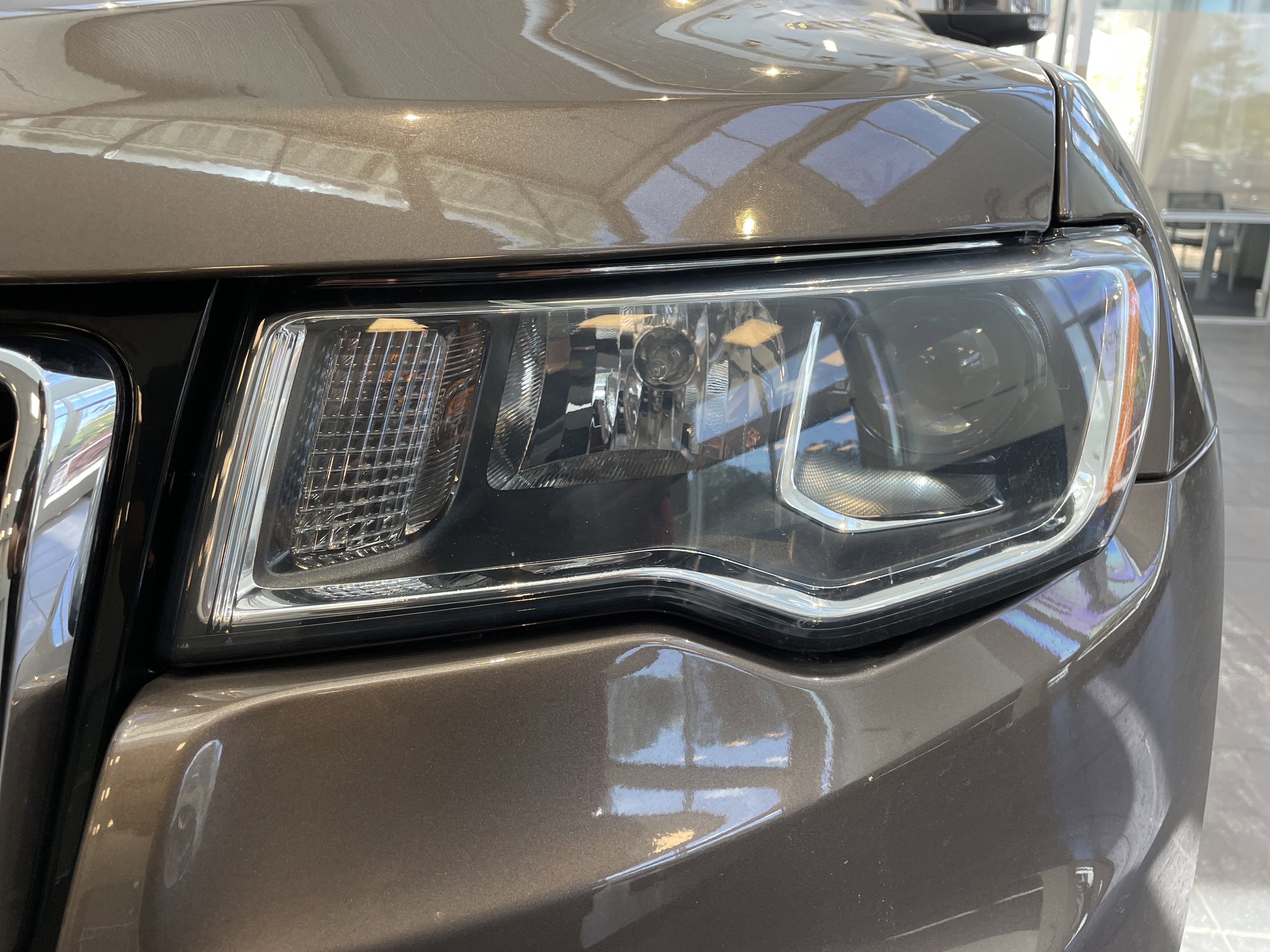 Used 2020 Jeep Grand Cherokee Limited AWD/4WD image 5