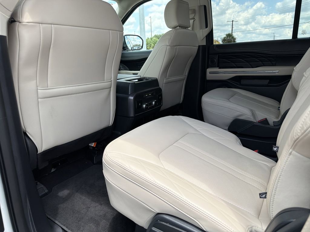 Used 2024 Ford Expedition Platinum RWD image 17
