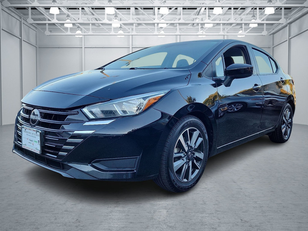 Used 2024 Nissan Versa SV FWD image 3