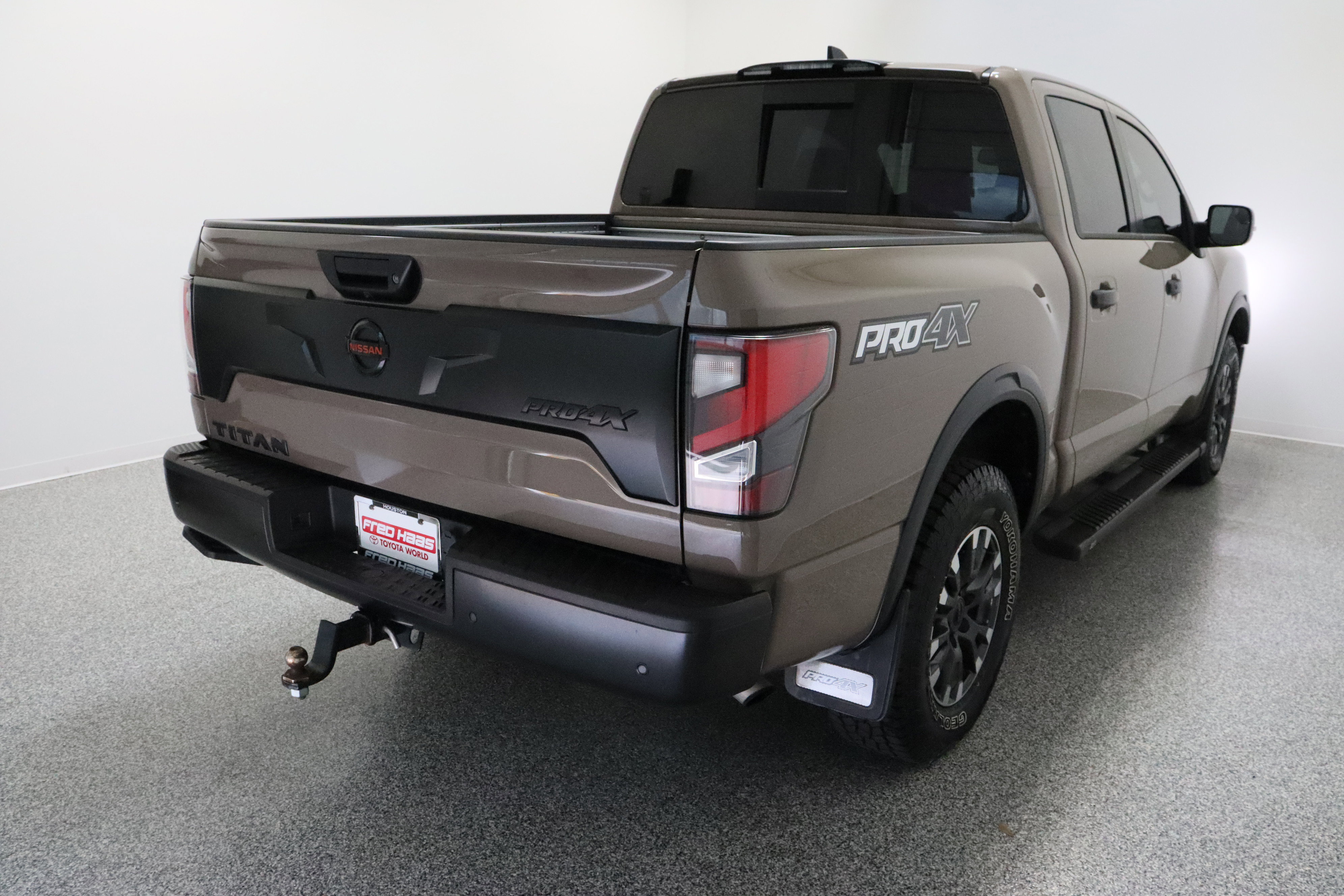 Used 2022 Nissan Titan PRO-4X w/ Pro-4x Convenience Package image 7