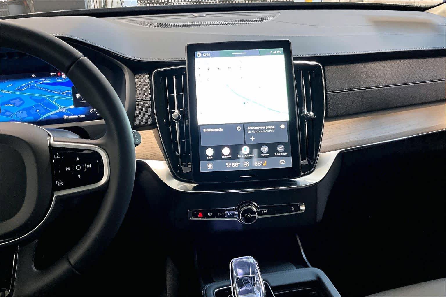New 2026 Volvo XC90 B5 Plus w/ Protection Package Premier AWD/4WD image 8