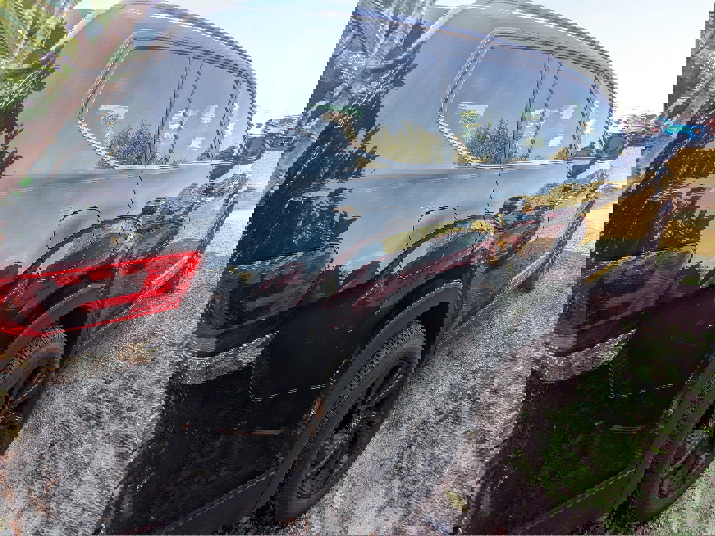 Used 2023 Volkswagen Atlas SE image 2