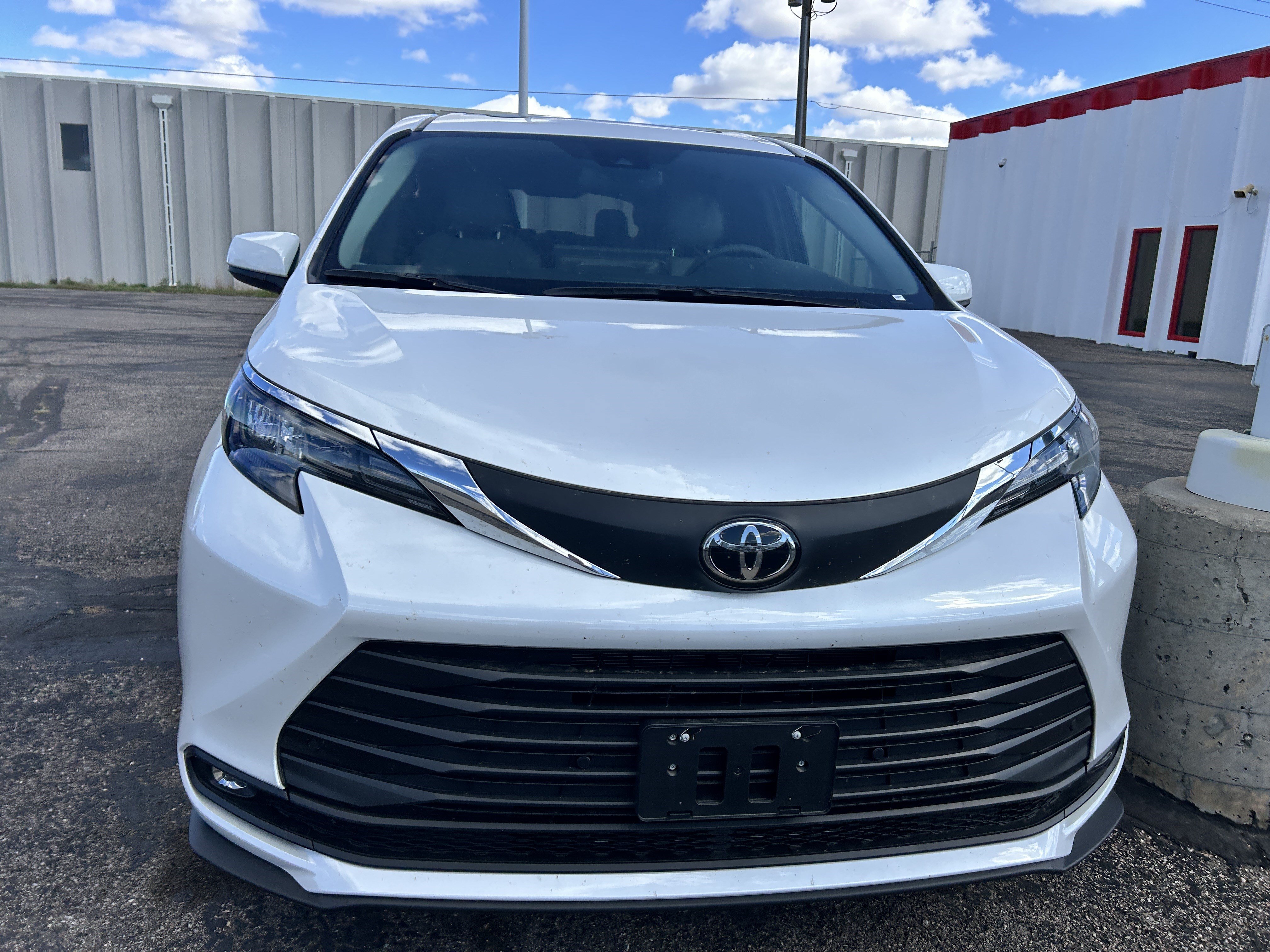 Certified 2026 Toyota Sienna XLE AWD/4WD image 8