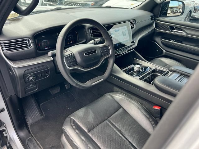 Used 2024 Jeep Wagoneer L Series II w/ Flexible Seating Group AWD/4WD image 15