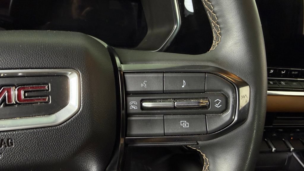 Used 2025 GMC Canyon AT4 AWD/4WD image 16