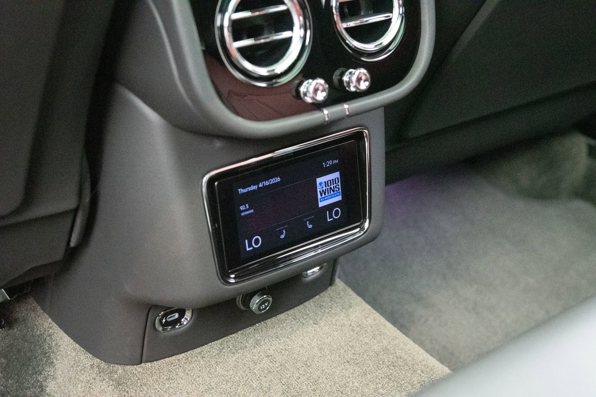 Used 2022 Bentley Bentayga AWD/4WD image 29